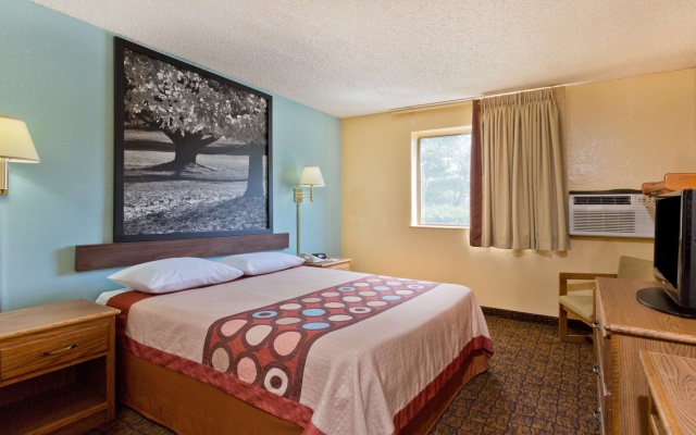 photo 4 of Super 8 by Wyndham Lexington Park/California Area
