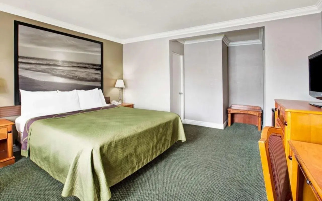 photo 3 of Skyways Hotel