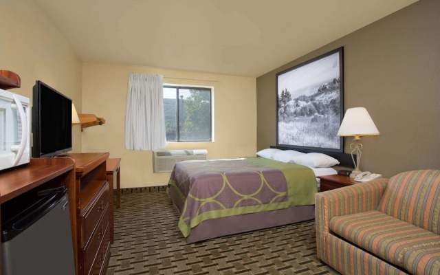 photo 4 of Super 8