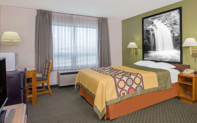 photo 4 of Super 8 By Wyndham Madison East