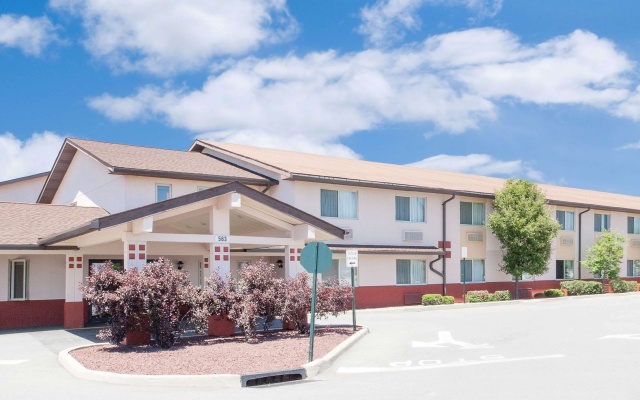 photo 4 of Super 8 by Wyndham Middletown