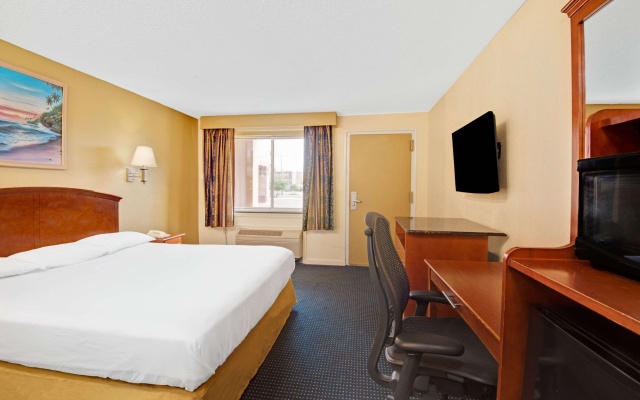 photo 3 of Super 8 by Wyndham Milford/New Haven