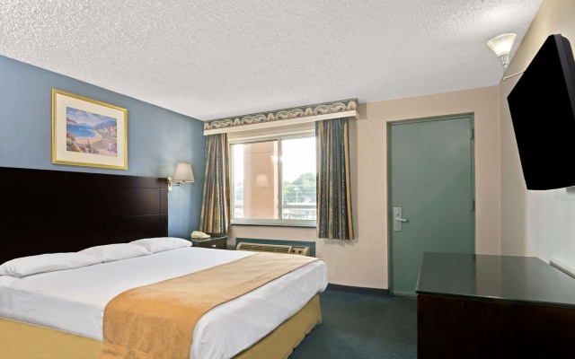 photo 5 of Super 8 by Wyndham Milford/New Haven