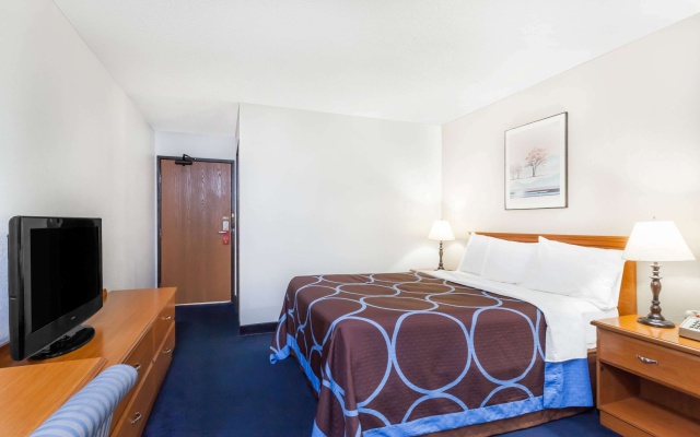 photo 3 of Super 8 by Wyndham Montgomery Maybrook