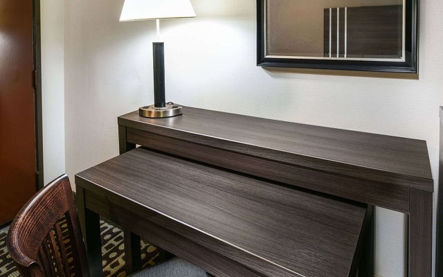 photo 3 of Travelodge by Wyndham Commerce Los Angeles Area