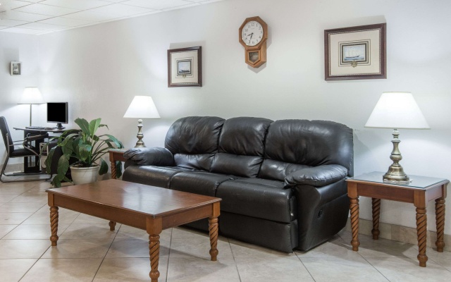 photo 2 of Super 8 by Wyndham Groton