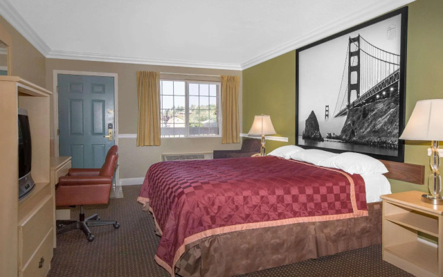 photo 4 of Super 8 By Wyndham Hayward Downtown