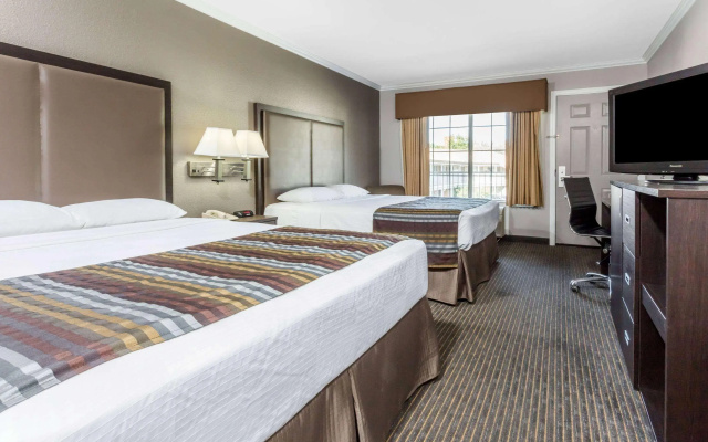 photo 2 of Signature Inn Mountain View