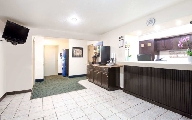 photo 2 of Super 8 Motel - Pittsburgh Airport/coraopolis Area