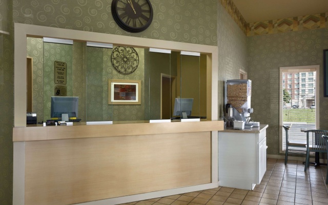 photo 2 of Super 8 by Wyndham Mt. Vernon IL