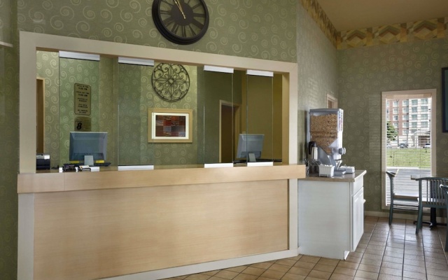 photo 2 of Super 8 Mount Vernon IL
