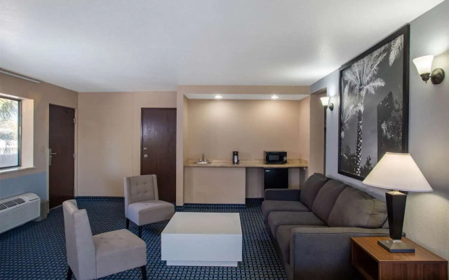 photo 5 of Super 8 By Wyndham Naples