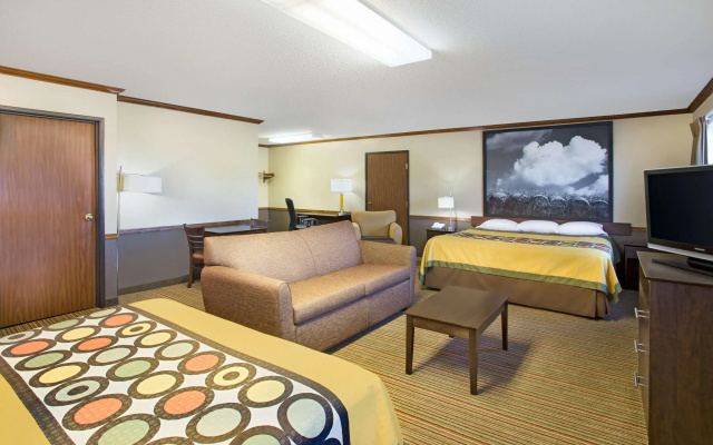 photo 3 of Super 8 by Wyndham New Hampton