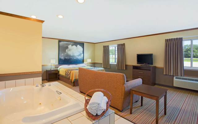 photo 5 of Super 8 by Wyndham New Hampton