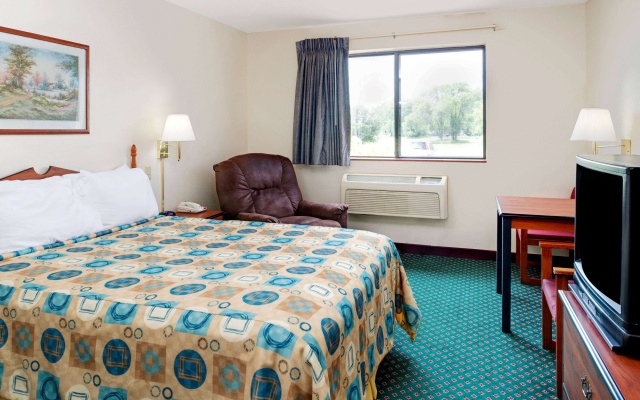 photo 2 of Super 8 by Wyndham Omaha Eppley Airport/Carter Lake