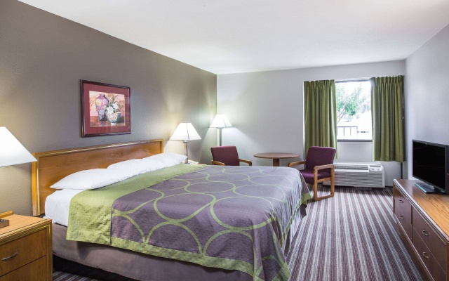 photo 3 of Super 8 by Wyndham Oxford (Mississippi)