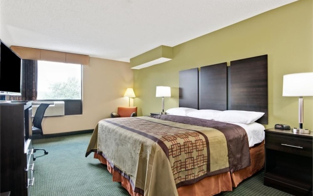 photo 3 of Super 8 by Wyndham Raleigh North East