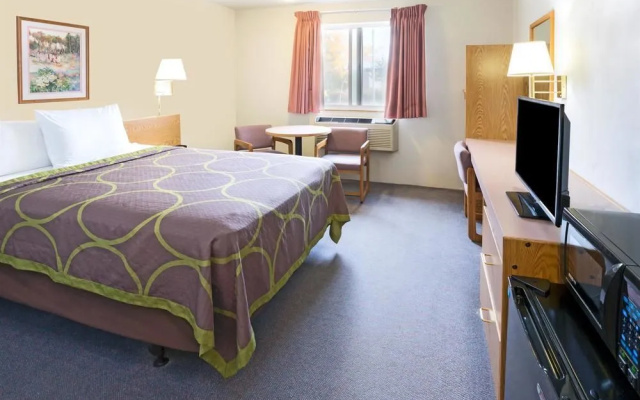 photo 2 of Super 8 Redmond