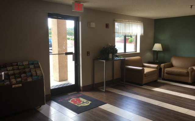 photo 4 of Super 8 Richmond Midlothian Turnpike