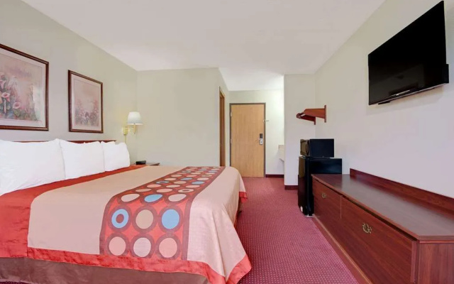 photo 3 of Super 8 Riverside/kansas City