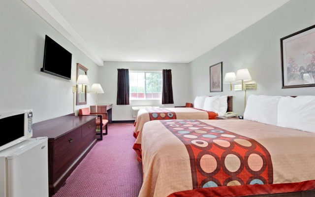photo 3 of Super 8 by Wyndham Riverside/Kansas City