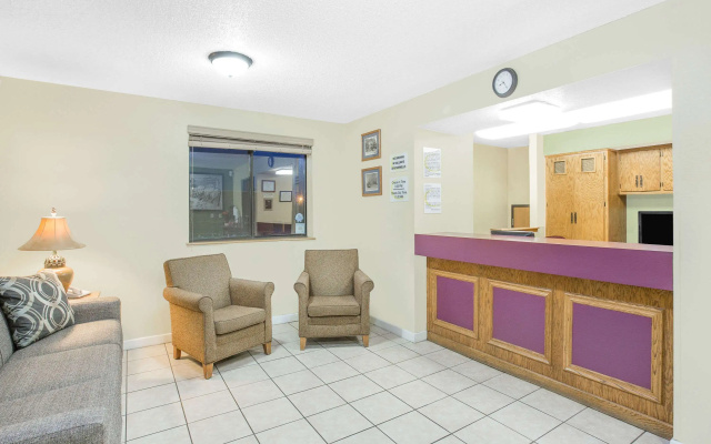 photo 2 of Super 8 by Wyndham Roanoke VA
