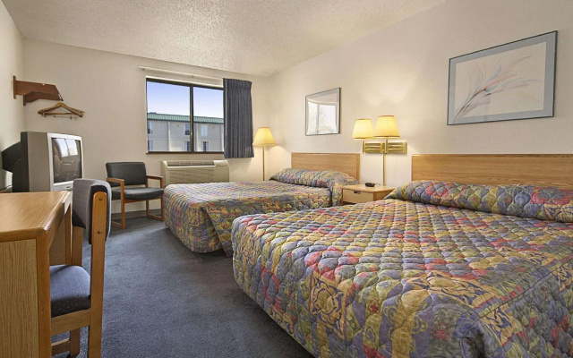 photo 5 of Super 8 Springfield North I-44