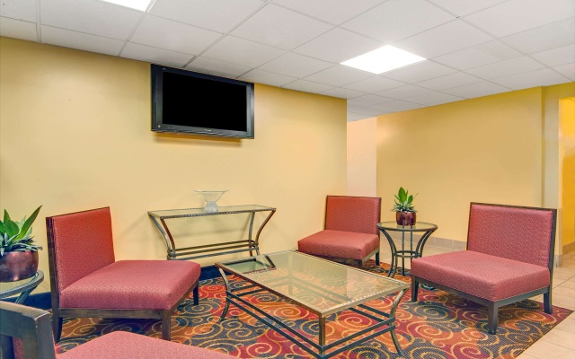 photo 2 of Super 8 by Wyndham Stamford/New York City Area