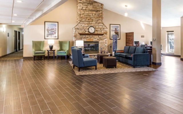 photo 2 of Comfort Inn Waukesha - Milwaukee West