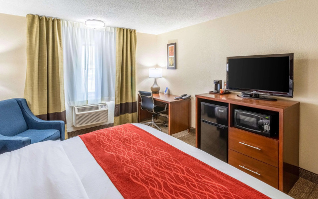 photo 3 of Comfort Inn Waukesha - Milwaukee West