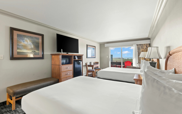 photo 5 of Surf & Sand Lodge