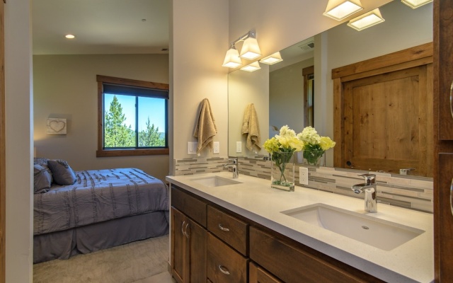 photo 2 of Tahoe Donner Home 4 Bedrooms 2.5 Bathrooms Home