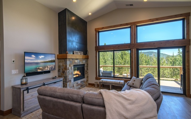 photo 3 of Tahoe Donner Home 4 Bedrooms 2.5 Bathrooms Home