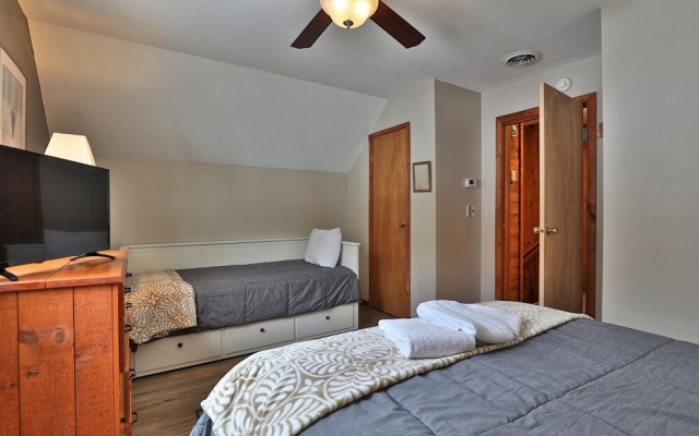 photo 5 of Tanglewood Vista At Killington: Great Group Ski Home Close To Mountain. Hot Tub. 5 Bedroom Home