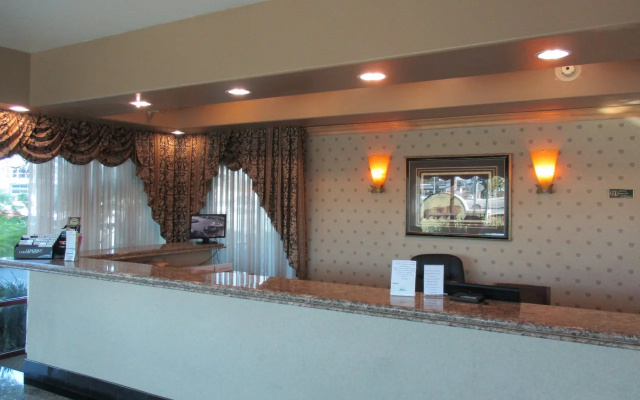 photo 2 of Tarzana Inn