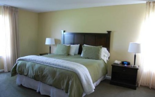 photo 4 of The Ambassador Inn and Luxury