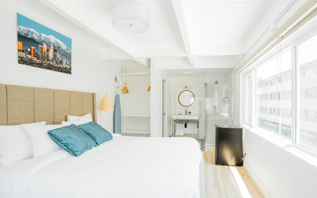 photo 3 of The Belmont Shore Inn