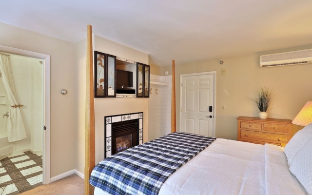 photo 4 of The Birch Ridge: 3 Guest Rooms W/ Ensuite Baths, Fireplaces, Jacuzzi Tubs, Hot Tub & More! Block C 3 Bedroom Home