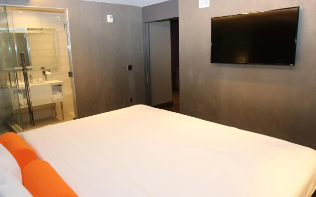 photo 5 of BLVD Hotel and Studios Universal-Hollywood, an Ascend Collection Hotel