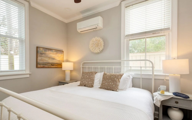 photo 2 of The Carriage Suite Buyout by AvantStay 2 Home Buyout w 8bdr in Historic DT w Hot Tub