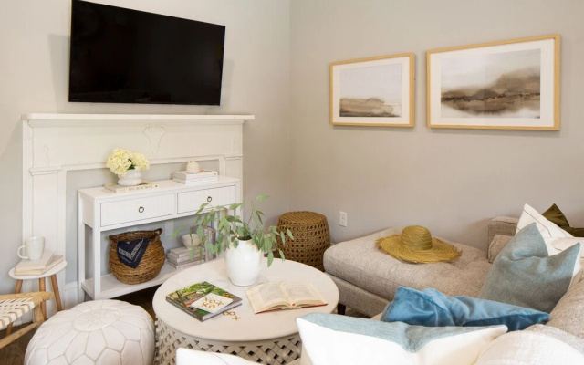 photo 3 of The Carriage Suite Buyout by AvantStay 2 Home Buyout w 8bdr in Historic DT w Hot Tub
