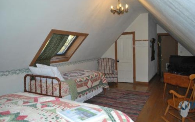 photo 4 of The Cottage at 241 North