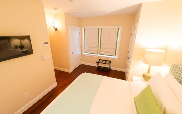 photo 2 of The East Island Reserve Hotel