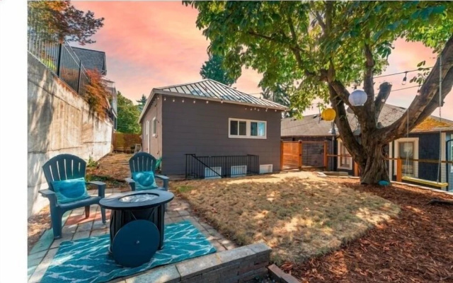 photo 3 of "the Fremont Overlook" W/ Nifty Backyard & Firepit 2 Bedroom Home by RedAwning