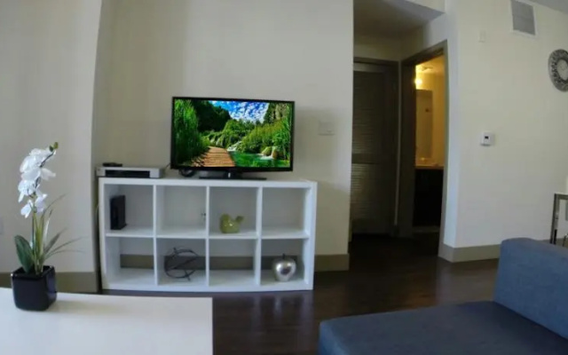 photo 3 of The Hollywood Suite