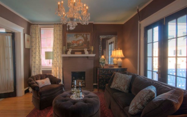 photo 3 of Inn at Court Square