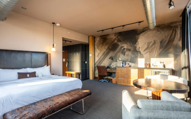photo 4 of The Iron Horse Hotel