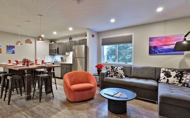 photo 2 of The Killington Style Suite: Modern, Central Condo, 2RM #222