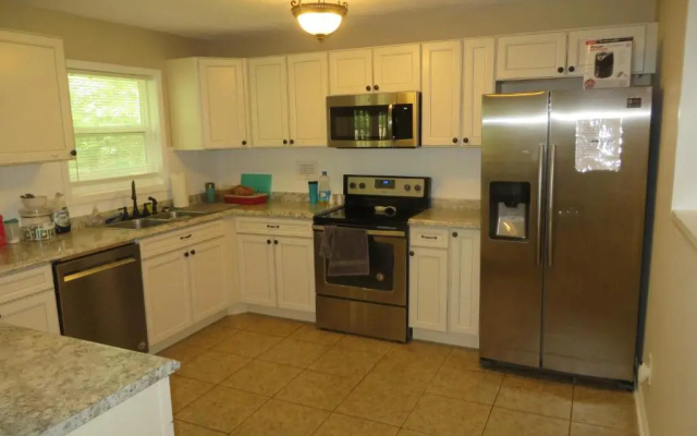 photo 2 of The King Suites - Netflix, Disney, Amzn Video -near ATL Hartsfield Jackson Airport