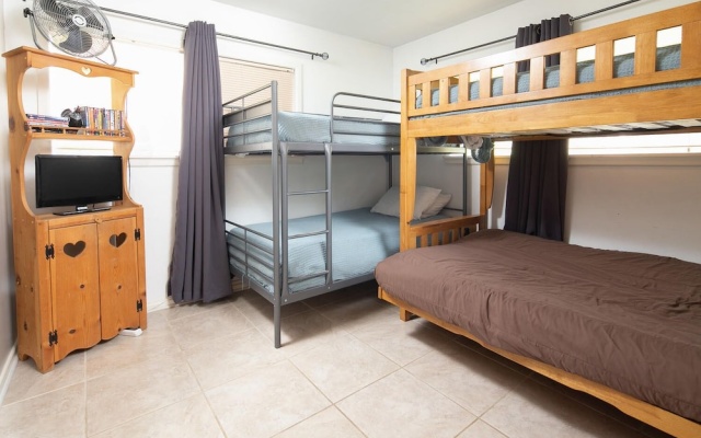 photo 5 of The Lazy A Rr7221 3 Bedroom Home by RedAwning